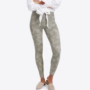 SPANX Jeanish Ankle Leggings Stone Washed Camo Size XL